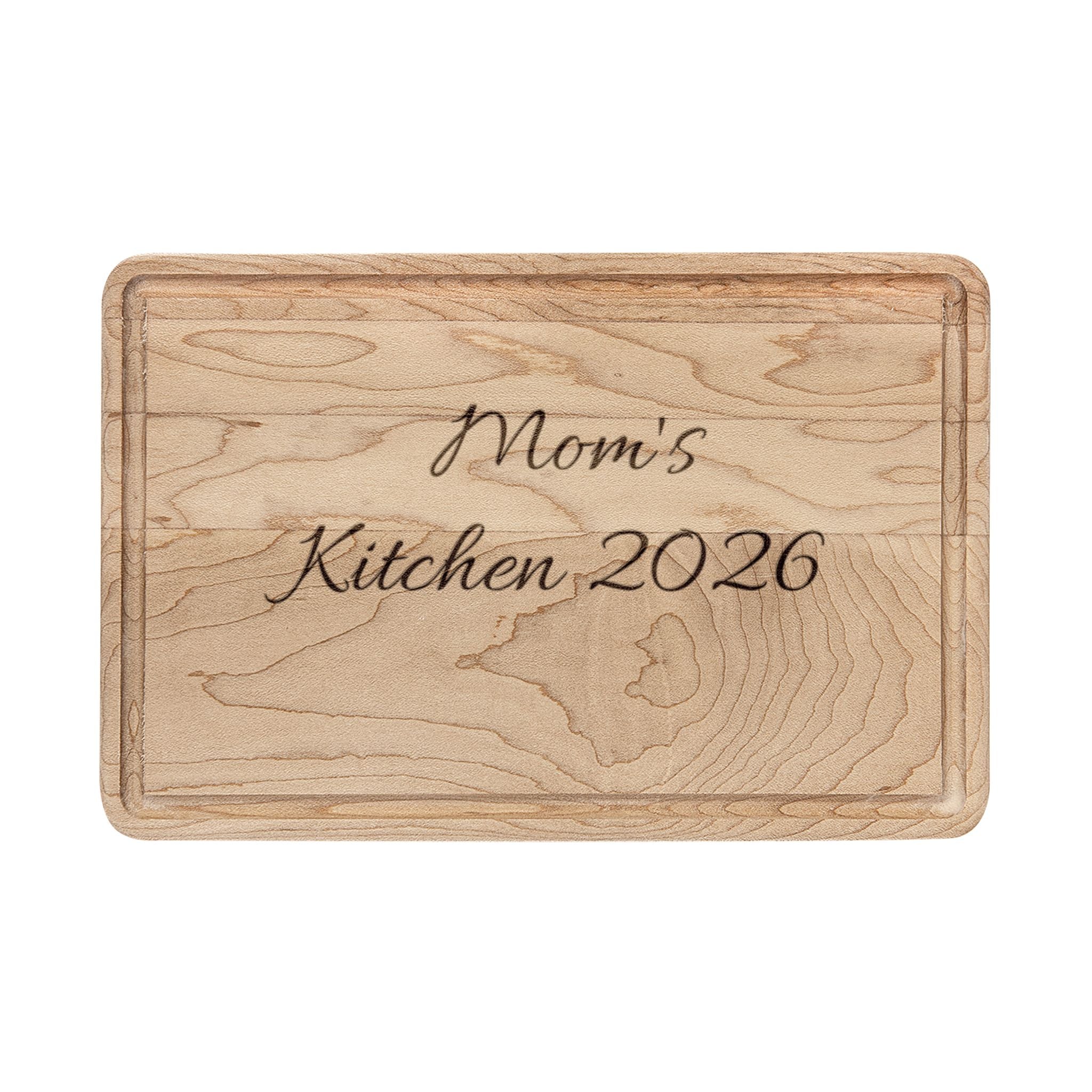 Engraved 'Mom's Kitchen 2026' Wooden Cutting Board – Personalized Serving & Chopping Board